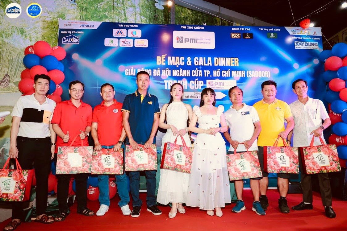 Ann Giao Elegant Gift Nhà Tài trợ Quà tặng cho GIẢI BÓNG ĐÁ HỘI NGHÀNH CỬA TPHCM (SADOOR)  TRANH CUP PMI